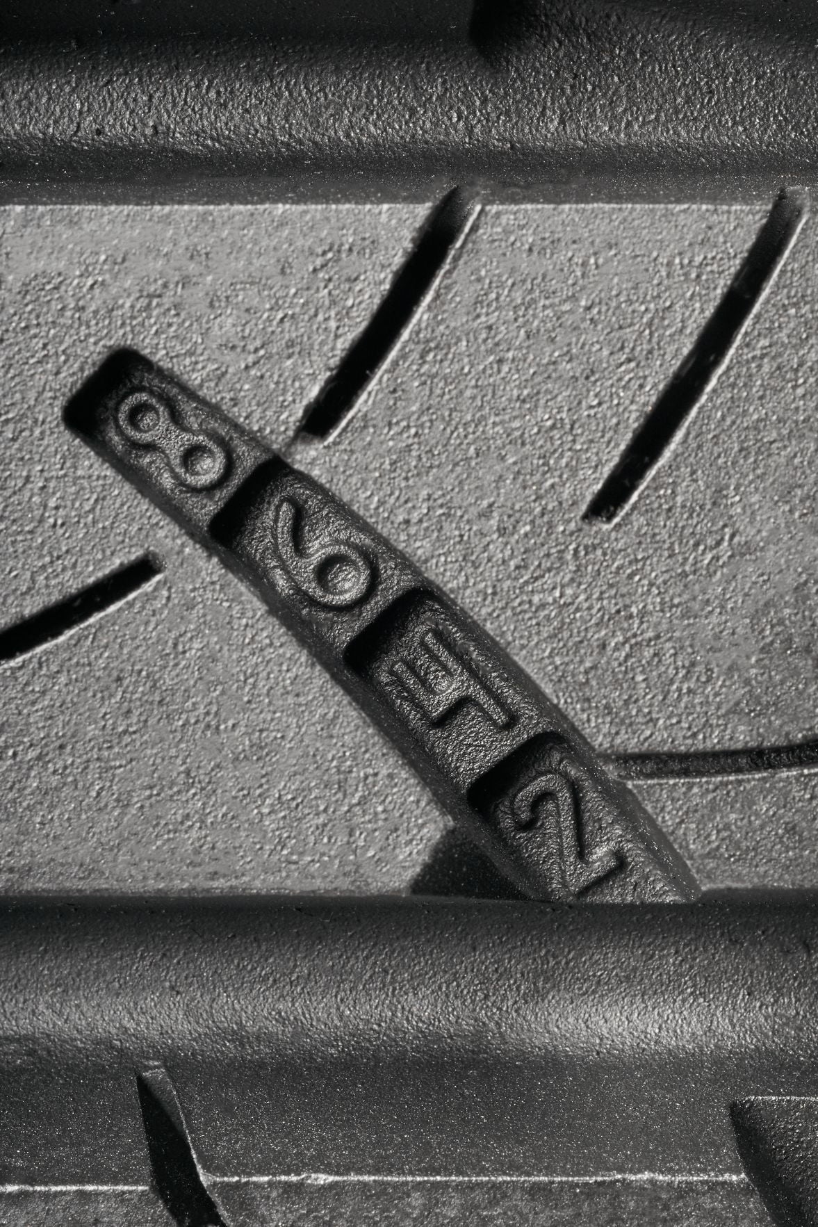 Goodyear Assurance Outlast 225/60R17 99H All-Season Tire Fits: 2018-23 Subaru Crosstrek Convenience, 2019-21 Subaru Forester Convenience