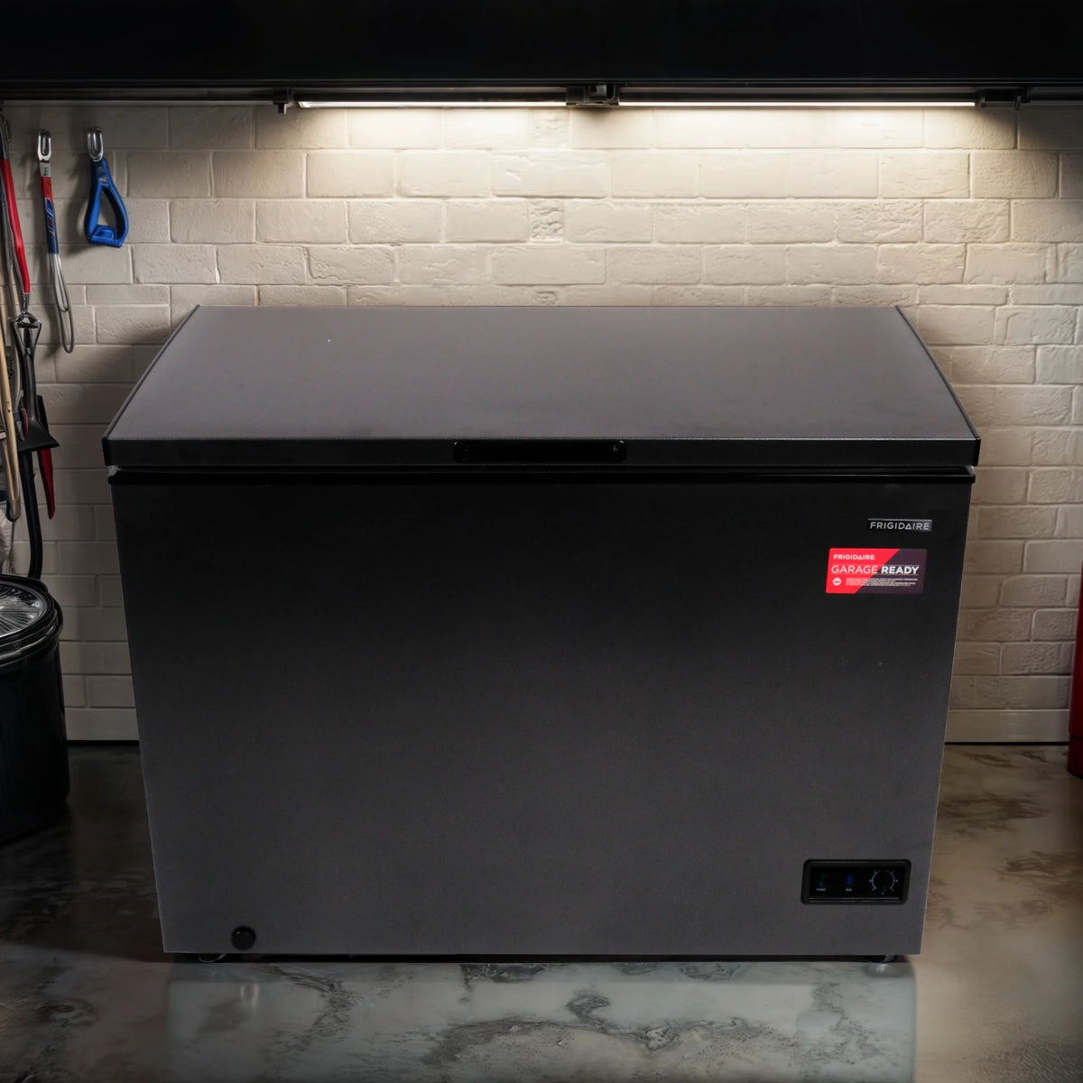 Frigidaire, 5.0 Cu. ft. Chest Freezer, Black Granite Design
