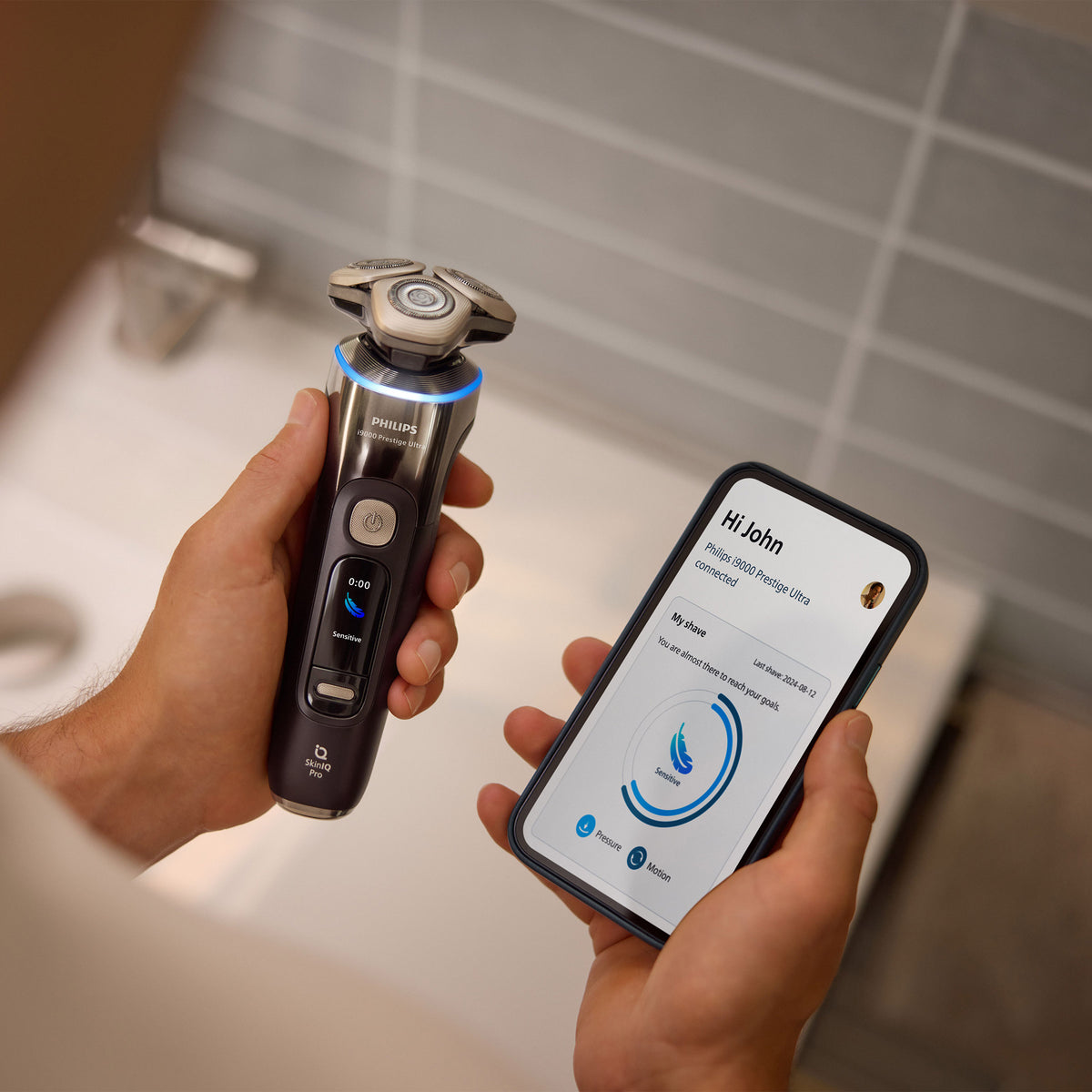 Philips Norelco i9000 Prestige Ultra Electric Wet and Dry Shaver with UV Power Charger