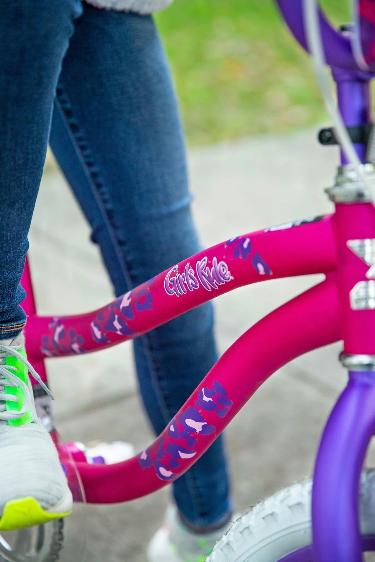 Dynacraft Girls Rule 20 - inch Girls Bike for Ages 6 - 10 Years