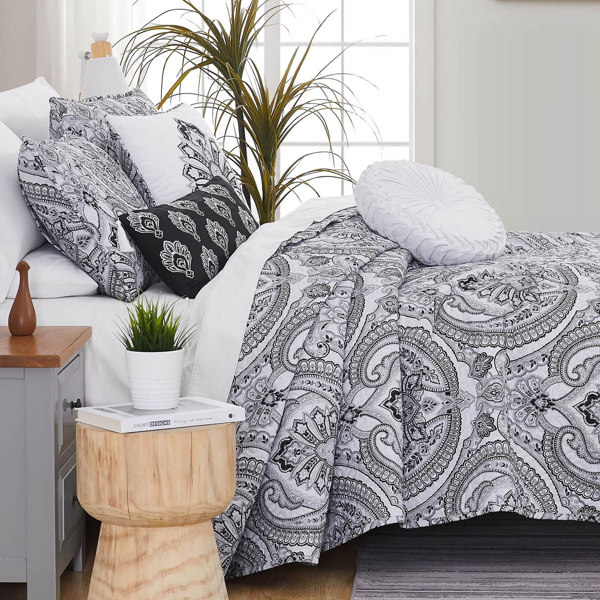 Southshore Fine LinensOversized 5-Piece Twin / Twin XL Quilt Bedding Set with two matching shams and three decorative throw pillows, oversized Paisley farmhouse bedspread Pure Melody Aqua