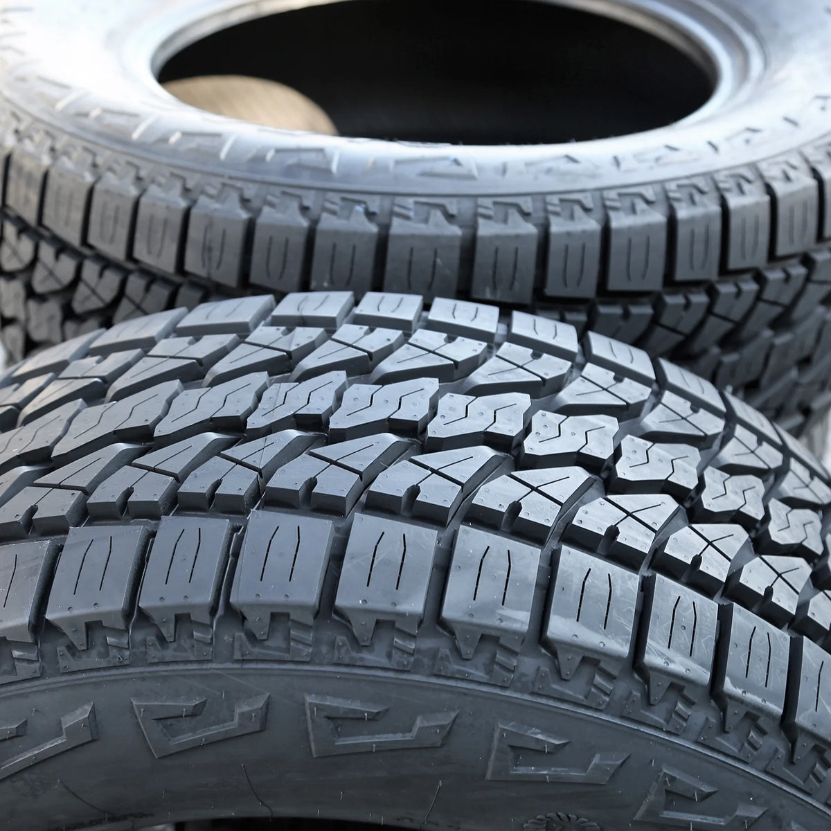 Set of 4 (FOUR) Leao Lion Sport A/T 275/65R18 116T AT All Terrain Tires Fits: 2015-23 Ford F-150 Lariat, 2019-23 Chevrolet Silverado 1500 LT Trail Boss
