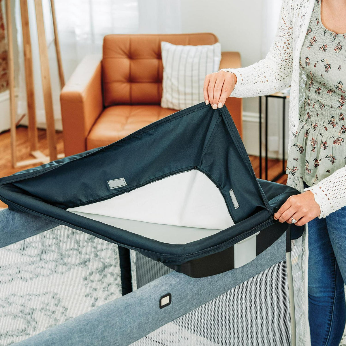 Chicco Lullaby Primo All-in-One Playard with Toy Bar and Deluxe Parent Organizer - Lakeshore (Navy)