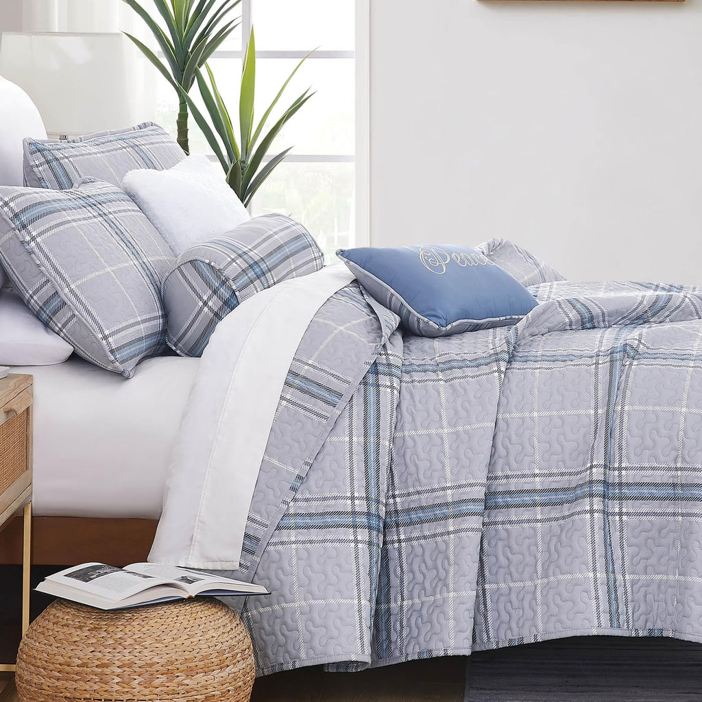 Southshore Fine LinensOversized 5-Piece Twin / Twin XL Quilt Bedding Set with two matching shams and three decorative throw pillows, oversized Paisley farmhouse bedspread Pure Melody Aqua