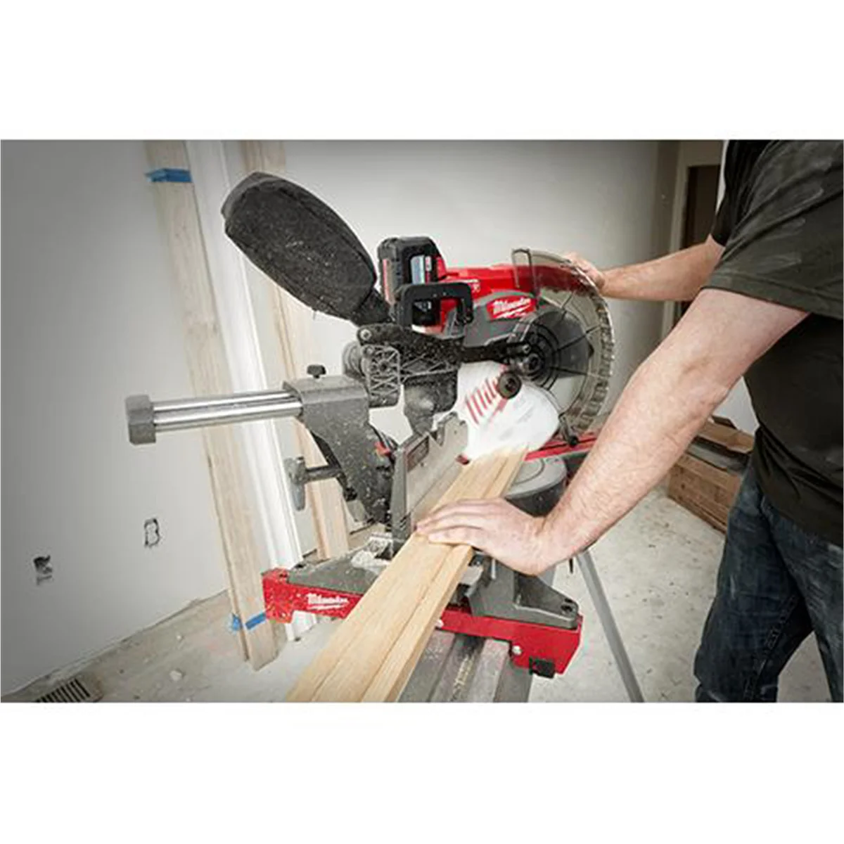 Milwaukee 2739-20 M18 FUEL 12" Dual Bevel Sliding Compound Miter Saw