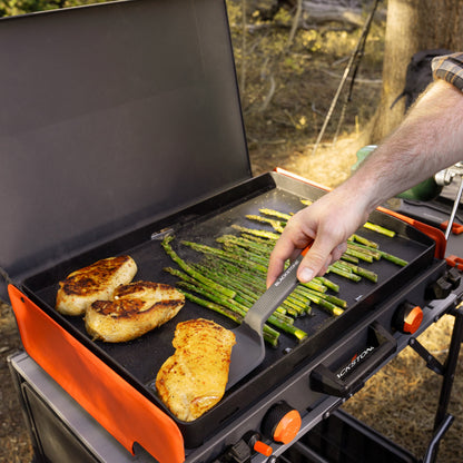 Blackstone Adventure Ready 20��x14�� 2-Burner Propane Camping Griddle with Latching Hood and Handle