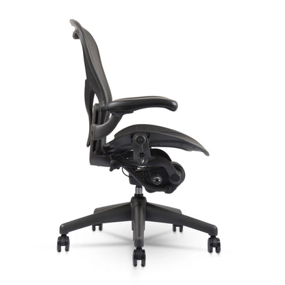 Herman Miller Aeron Chair Size B (𝙍𝙚𝙛𝙪𝙧𝙗𝙞𝙨𝙝𝙚𝙙) �?Fully Loaded PostureFit Clip‑Latch Adjustable Arms and 12‑Year Warranty along with 3 Yr Mechanical Warranty