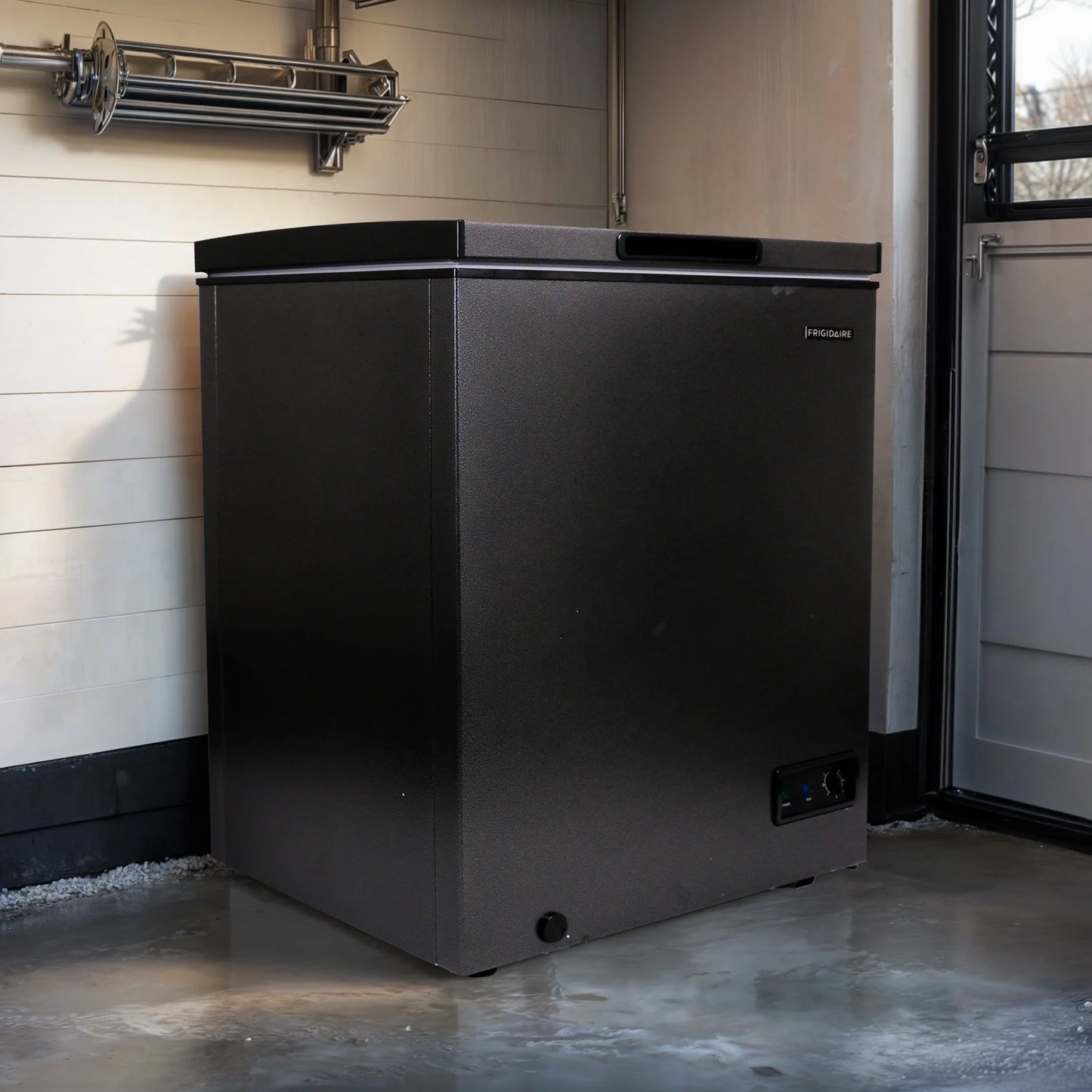 Frigidaire, 5.0 Cu. ft. Chest Freezer, Black Granite Design