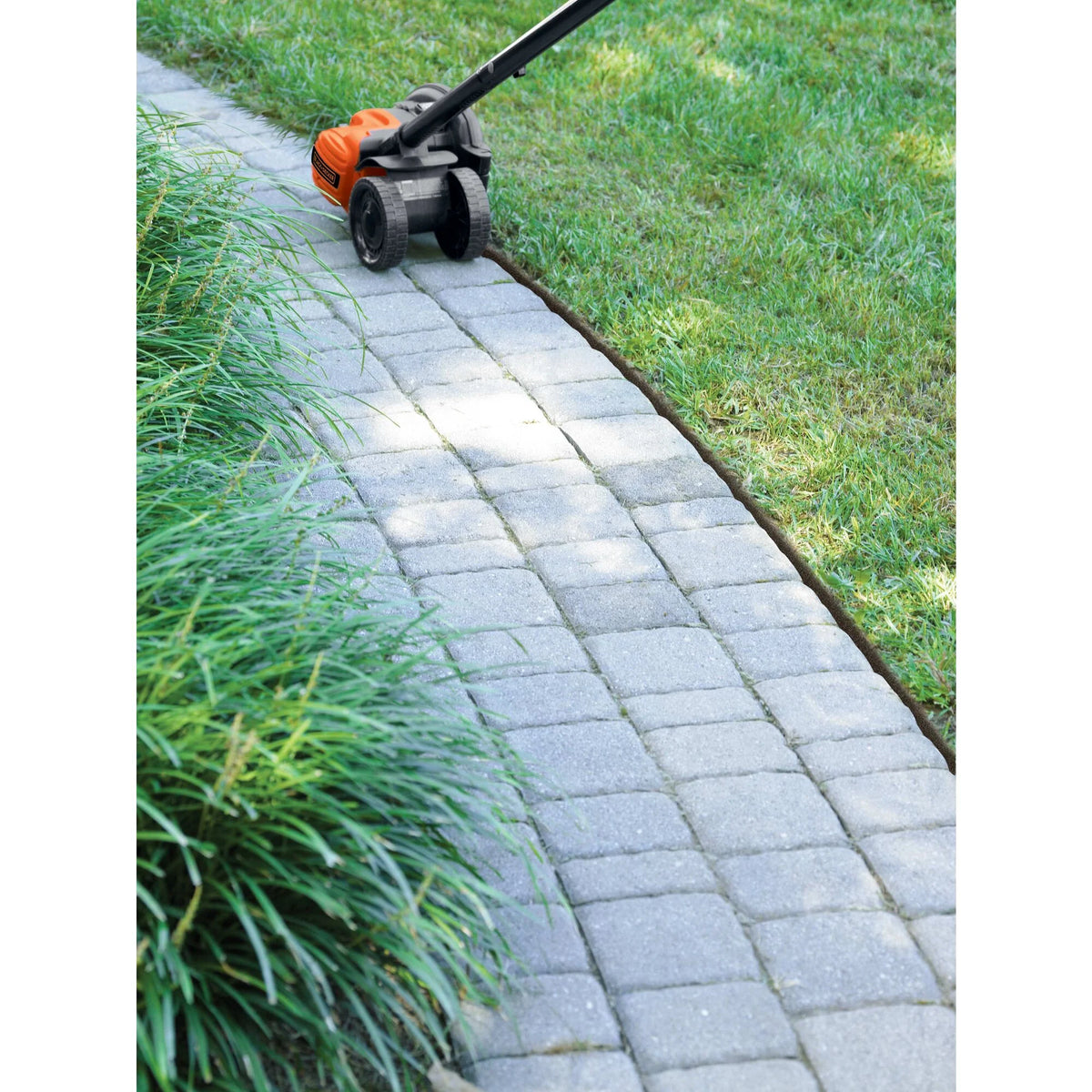 BLACK+DECKER 12 Amp 2-in-1 Landscape Edger and Trencher, (LE750)