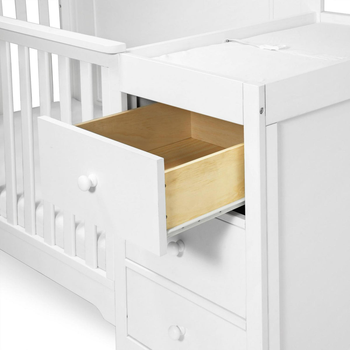 Carter-s by DaVinci Dakota 4-in-1 Convertible Crib and Changer. White