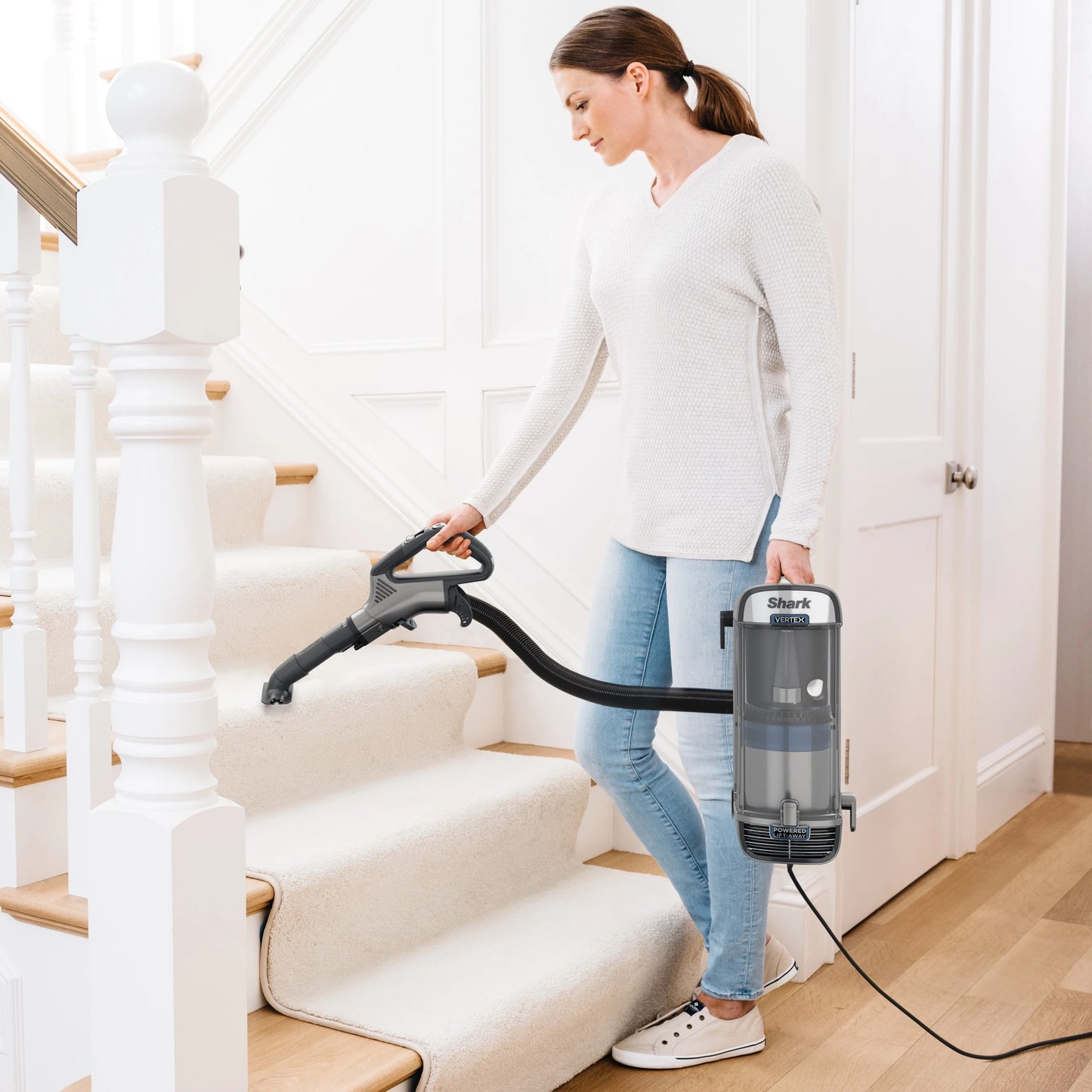 Shark? Vertex DuoClean? PowerFin Upright Vacuum Powered Lift-Away?, Self-Cleaning Brushroll, AZ2000