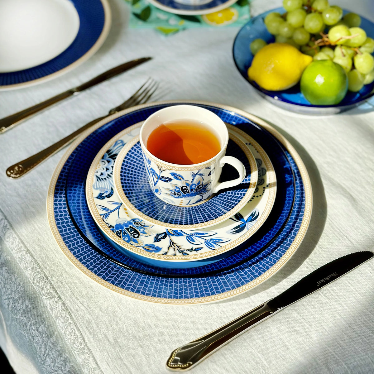 STP GOODS Melodie de Fleurs Bone China Dinnerware Set of 24 Service for 6 24-Piece Dish Set of Plates and Bowls, Blue Gold White