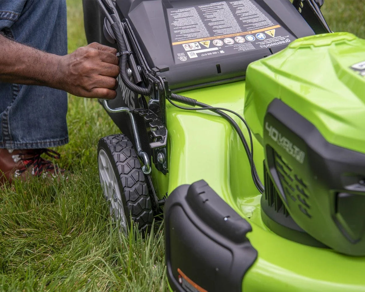 Greenworks 40V 21" Cordless Brushless Push Lawn Mower with (1) 4.0 Ah and (1) 2.0 Ah USB Batteries and Charger Included 2527302AZ