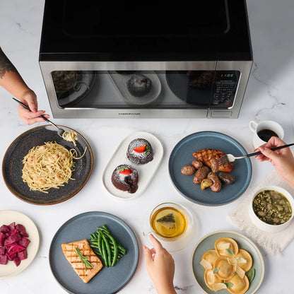 Farberware FMGZ09BKA 0.9 Cu. Ft. Microwave Oven, 900W, Digital Control, LED Display, 6 Cooking Presets, Black