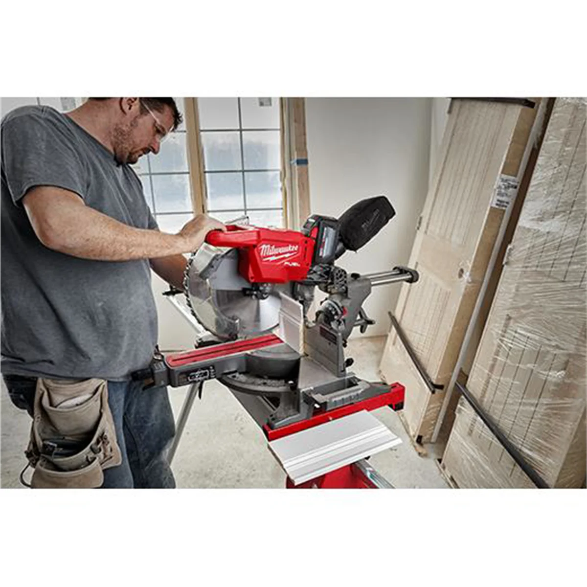 Milwaukee 2739-20 M18 FUEL 12" Dual Bevel Sliding Compound Miter Saw