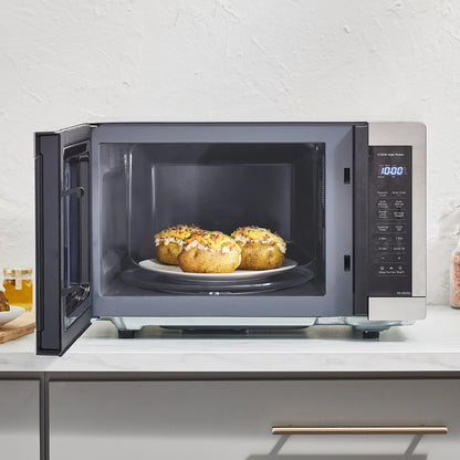 Panasonic 1.3 cu ft Countertop Microwave Oven in Glass Door