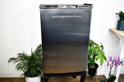 Frigidaire, 4.5 Cu. Ft. Compact Fridge with Chrome Trim - EFR492, Platinum