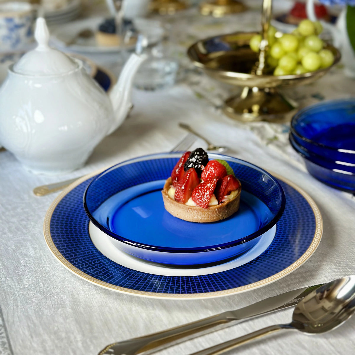 STP GOODS Melodie de Fleurs Bone China Dinnerware Set of 24 Service for 6 24-Piece Dish Set of Plates and Bowls, Blue Gold White