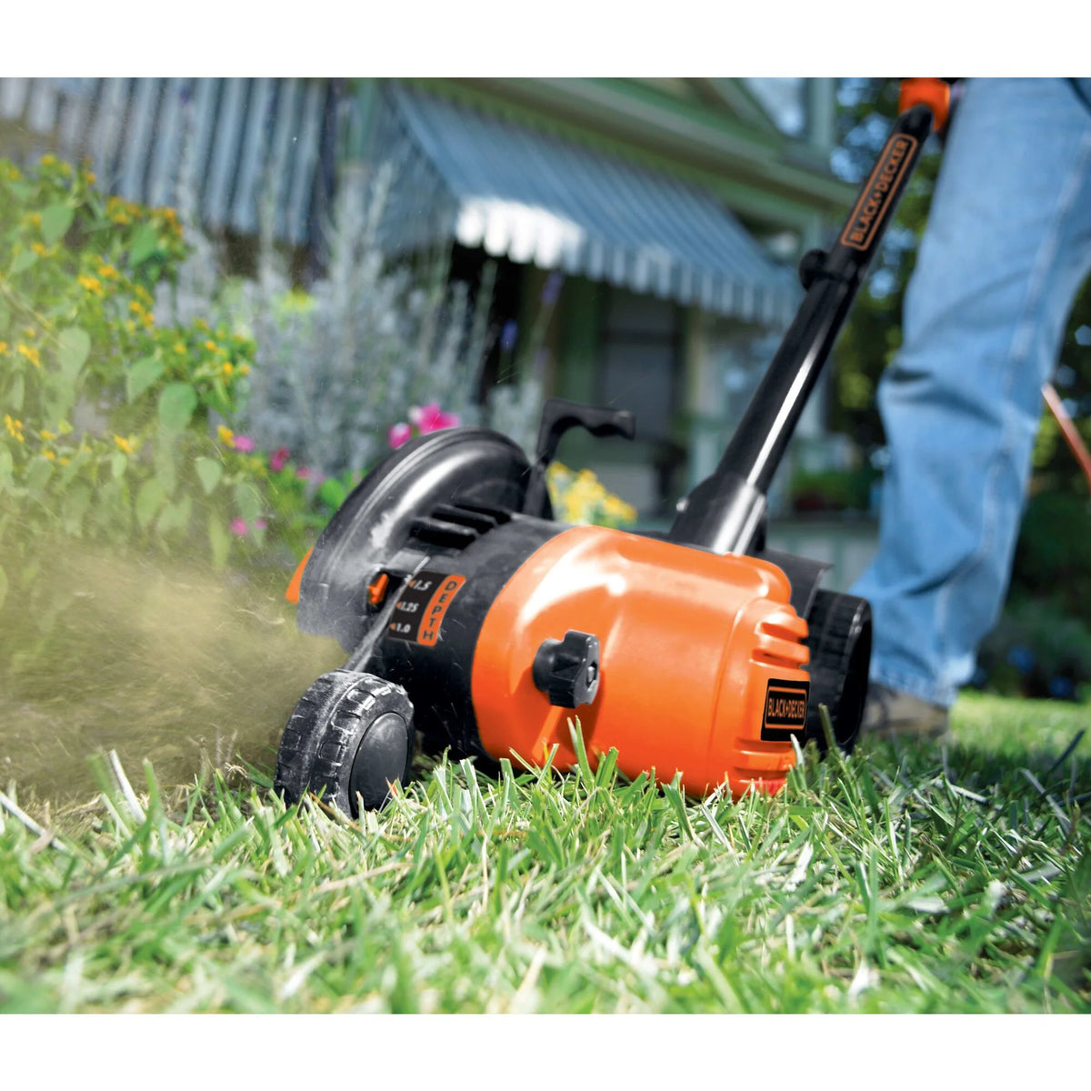 BLACK+DECKER 12 Amp 2-in-1 Landscape Edger and Trencher, (LE750)