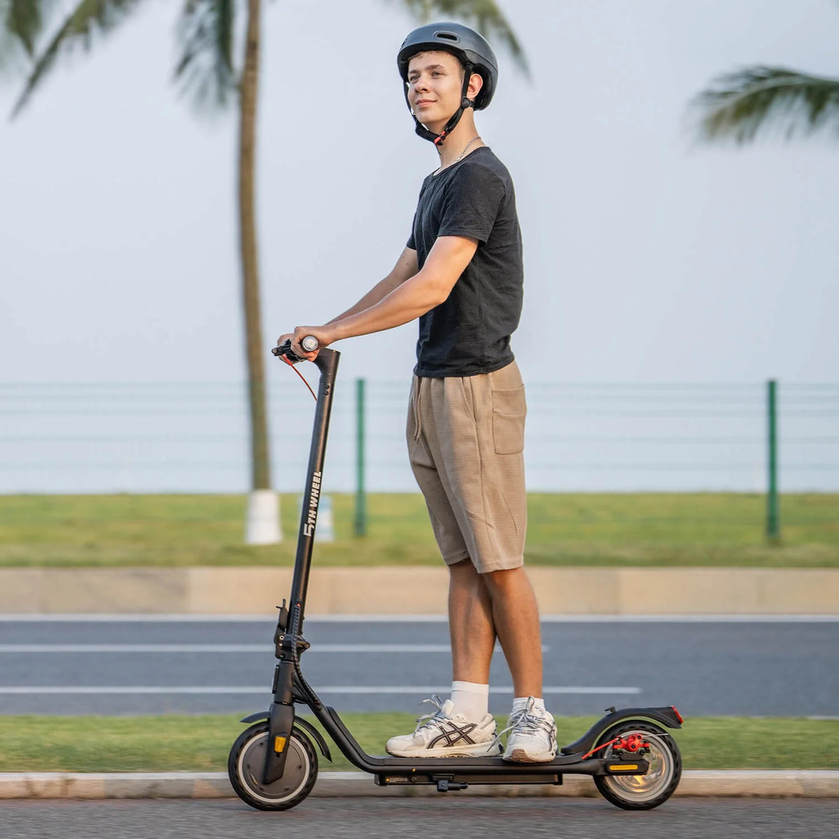 5TH WHEEL W16S 300W Electric Scooter with Turn Signal, 8.5�� Solid Tires, 18mph & 12Miles Range, Folding Commuting E-Scooter for Adults with APP Control