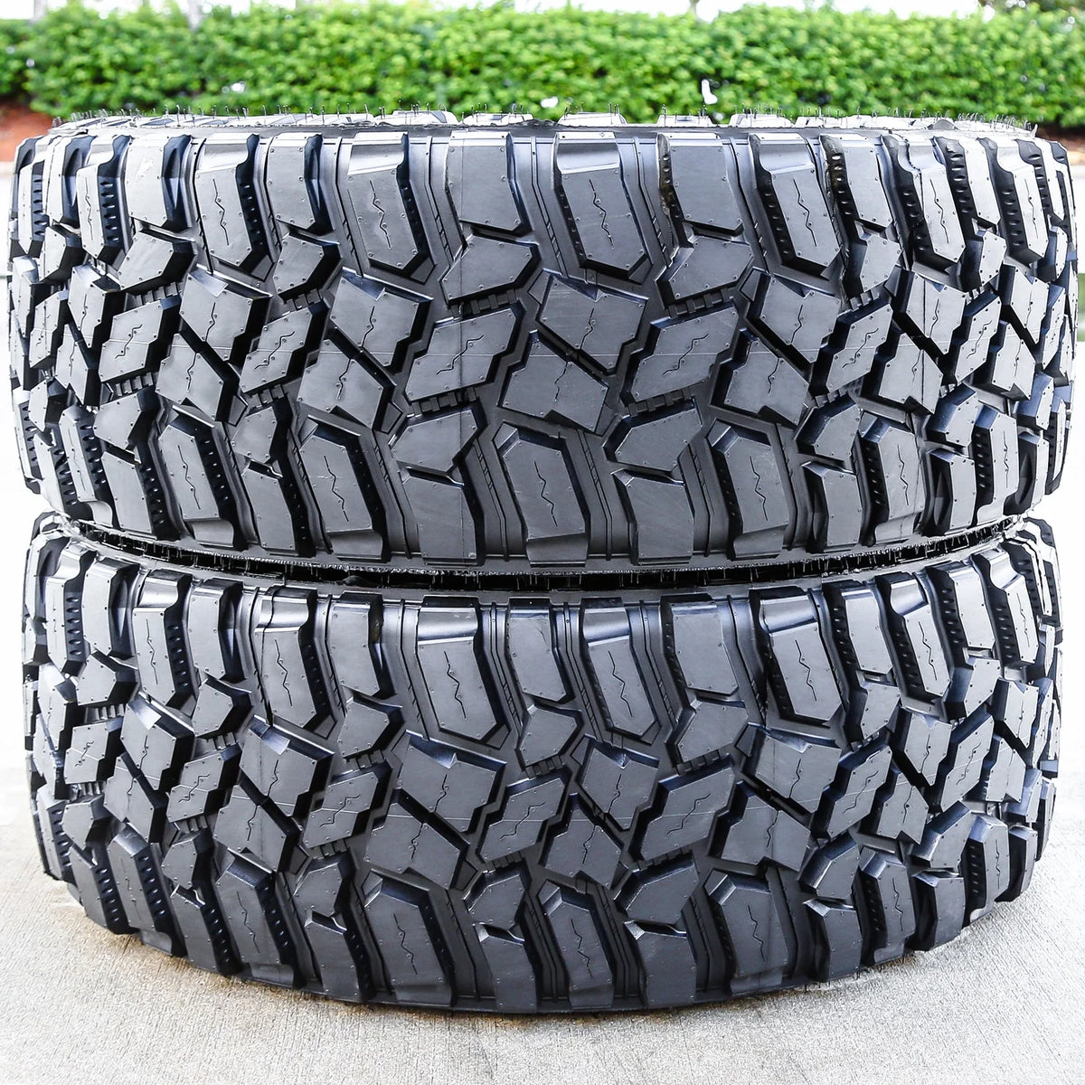 Set of 4 Cooper Discoverer STT Pro 265/75R16 123/120Q E 10 Ply m/t mud Light Truck Tires