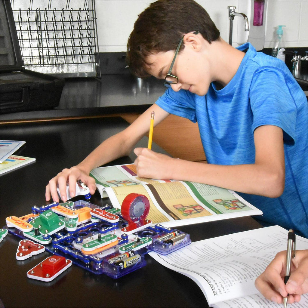 Snap Circuits® Extreme SC750 | Electronic Science Kit | 750 Project STEM Educational Toy | Ages 8+