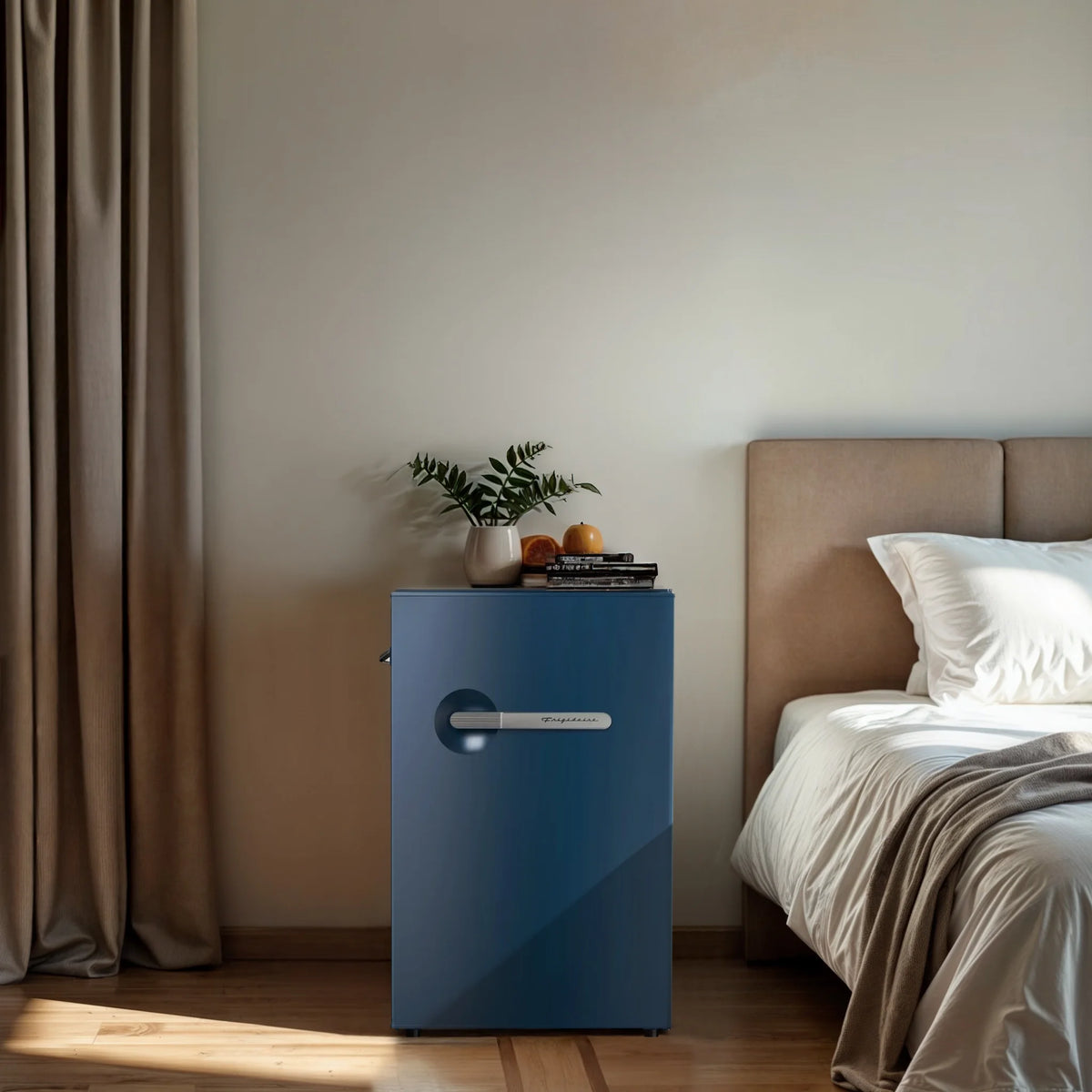 Frigidaire 4.5 cu. ft. retro compact fridge built-in side bottle opener W: 21.65" x L: 22.24" X H: 32.91" (Azure)