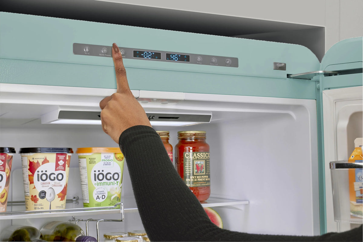 Unique Appliances Ugp-510L Ac Classic Retro 30" Wide 17.7 Cu. Ft. Energy Star Certified