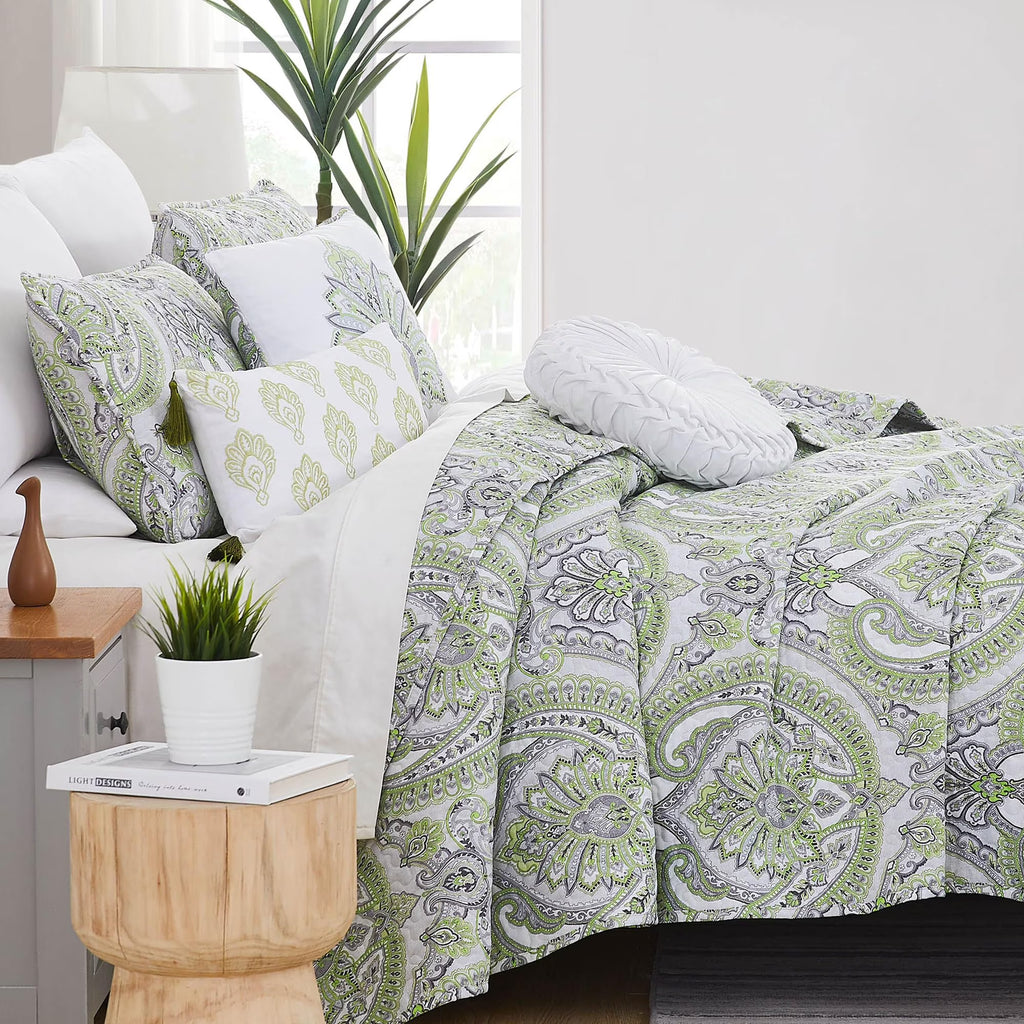 Southshore Fine LinensOversized 5-Piece Twin / Twin XL Quilt Bedding Set with two matching shams and three decorative throw pillows, oversized Paisley farmhouse bedspread Pure Melody Aqua