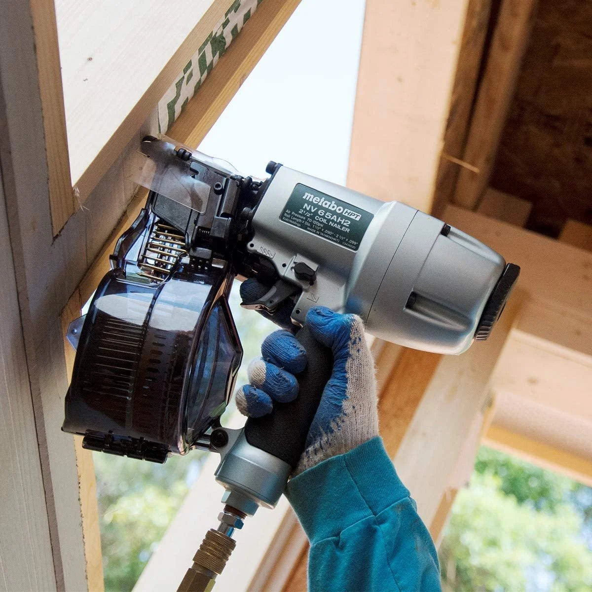 Metabo HPT Coil Siding Nailer, 1-1/2 inch to 2-1/2 inch Siding Nails, Side load, Tilt Bottom Magazine NV65AH2
