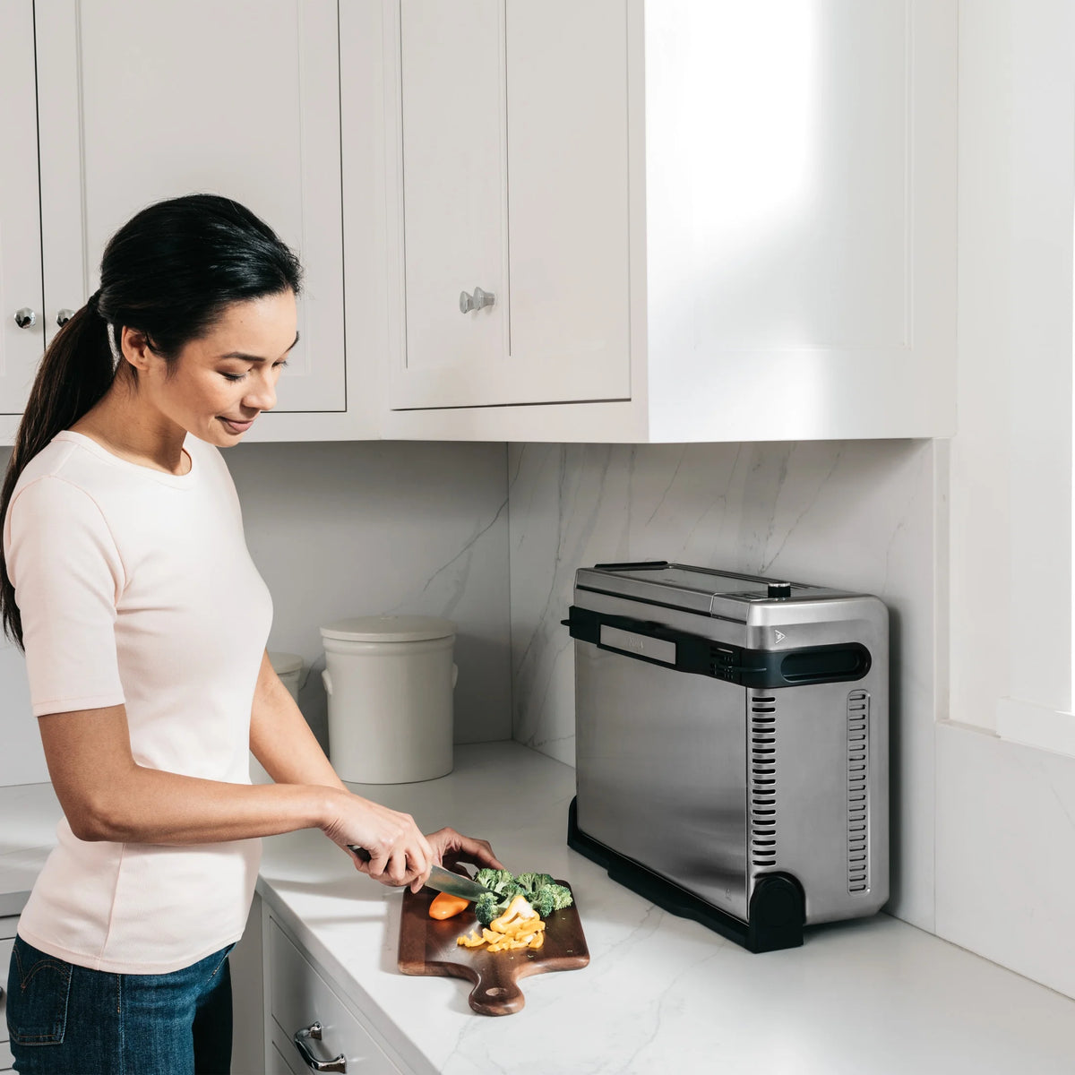 Ninja?? SP101 Foodia?�� 8-in-1 Digital Air Fry Oven, Flip-Away for Storage, Dehydrate, Keep Warm