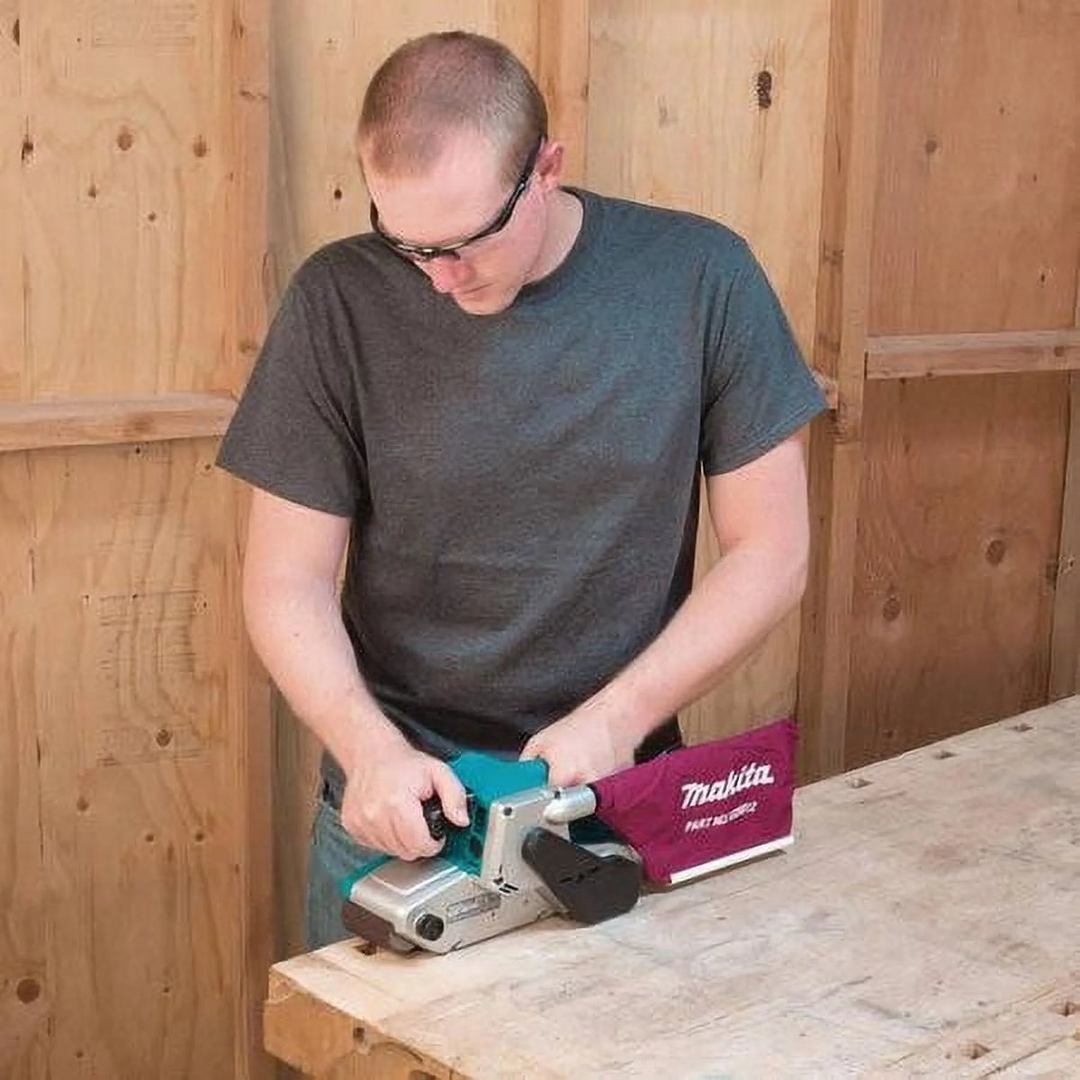 Makita 9920 3'' x 24'' Corded Belt Sander Variable Speed